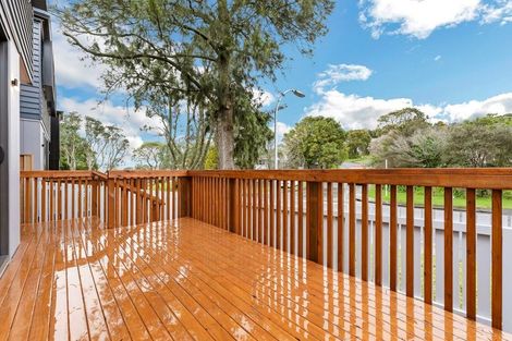 Photo of property in 2 Kama Place, Sunnynook, Auckland, 0620