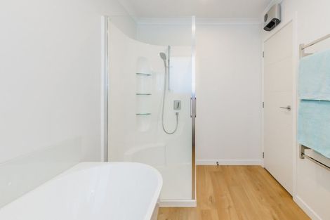 Photo of property in 84 Mazengarb Road, Paraparaumu Beach, Paraparaumu, 5032