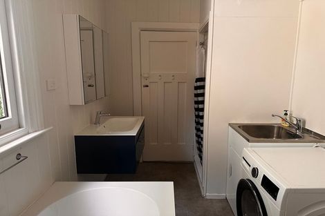 Photo of property in 186 Oriental Parade, Oriental Bay, Wellington, 6011