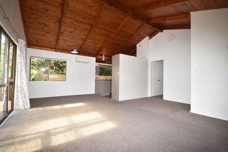 Photo of property in 4 Glen Close, Glen Eden, Auckland, 0602
