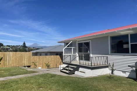 Photo of property in 10 Lydford Place, Spotswood, New Plymouth, 4310