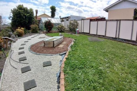 Photo of property in 18 Tupaki Place, Pakuranga Heights, Auckland, 2010