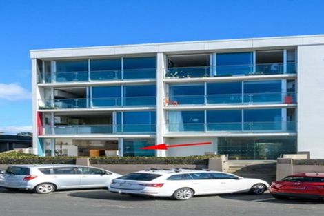 Photo of property in Seaview Apartments, 3/64 Milford Road, Milford, Auckland, 0620