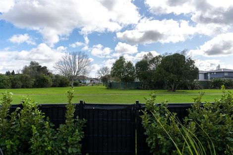 Photo of property in 23u4 Ross Crescent, Fairfield, Hamilton, 3214
