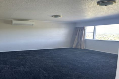 Photo of property in 12 Huntingdon Street, Northland, Wellington, 6012