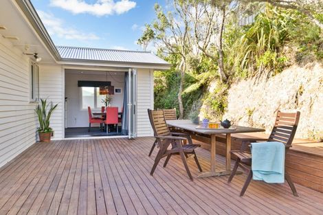 Photo of property in 9 Balmain Street, Newlands, Wellington, 6037