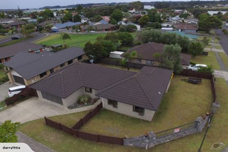Photo of property in 2 Mandalay Place, Waiuku, 2123