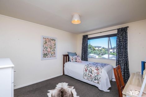 Photo of property in 9a Pimlico Place, Newlands, Wellington, 6037