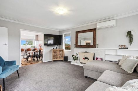 Photo of property in 4 Maunder Place, New Lynn, Auckland, 0600