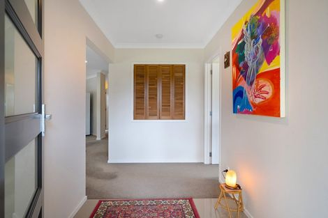 Photo of property in 5 Mcwhirters Farm Lane, Massey, Auckland, 0614