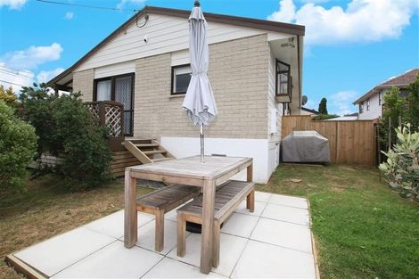 Photo of property in 5 Strid Road, Te Atatu South, Auckland, 0610