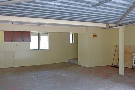 Photo of property in 8 Woodside Road, Massey, Auckland, 0614