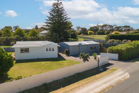 Photo of property in 155 School Road, Clive, 4102