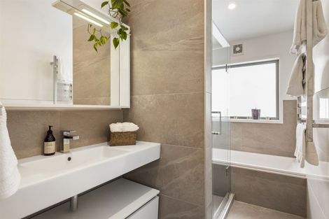 Photo of property in 75a Shakespeare Road, Milford, Auckland, 0620