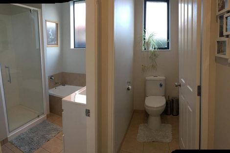 Photo of property in 32 Magnolia Drive, Waiuku, 2123