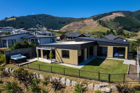 Photo of property in 32 Huntaway Close, Stoke, Nelson, 7011