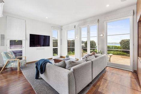 Photo of property in 69 Marine Parade, Seatoun, Wellington, 6022