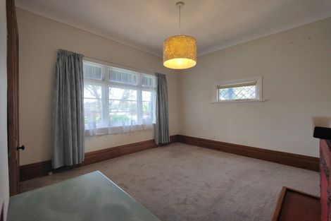 Photo of property in 28 Whites Line West, Woburn, Lower Hutt, 5010