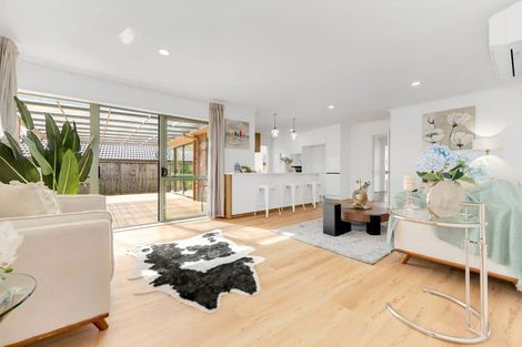 Photo of property in 5 Point View Link, East Tamaki Heights, Auckland, 2016
