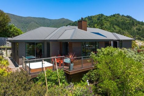 Photo of property in 14 Bell Bird Rise, Picton, 7220