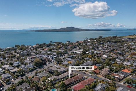 Photo of property in 1/5 Onepoto Road, Hauraki, Auckland, 0622