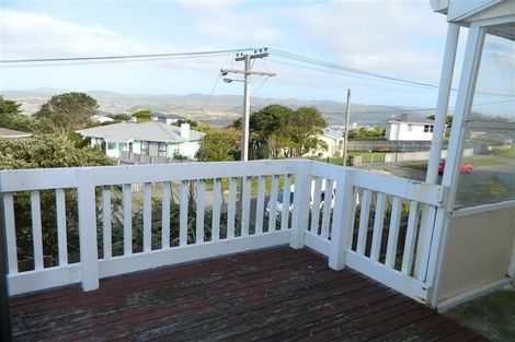Photo of property in 2 Rakihau Place, Titahi Bay, Porirua, 5022