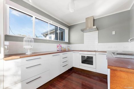 Photo of property in 16 Miro Street, New Lynn, Auckland, 0600