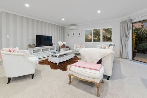 Photo of property in 12 Veronica Close, Red Beach, 0932