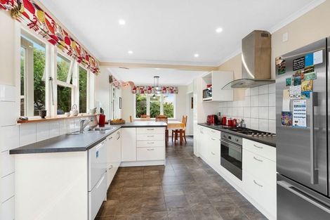 Photo of property in 13 Magdalen Street, Tawa, Wellington, 5028