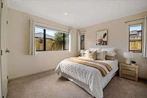 Photo of property in 25 Erne Crescent, East Tamaki, Auckland, 2016