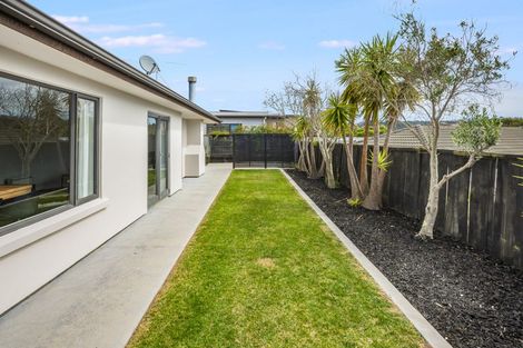 Photo of property in 96 Navigation Drive, Whitby, Porirua, 5024