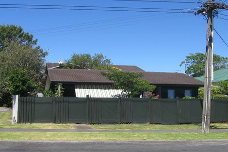Photo of property in 1/12 Stanley Avenue, Milford, Auckland, 0620