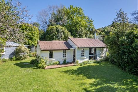 Photo of property in 4 Cemetery Road, Wainui, French Farm, 7582