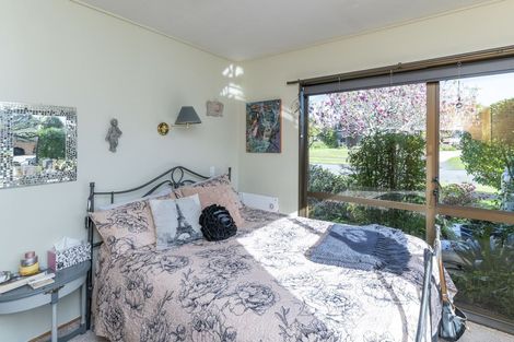 Photo of property in 1 Manu Grove, Waikanae, 5036