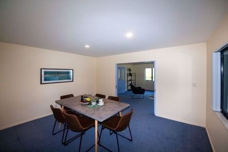 Photo of property in 33 Amesbury Drive, Churton Park, Wellington, 6037