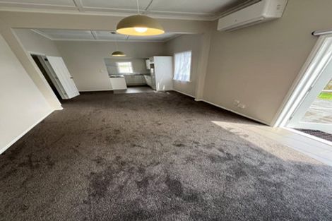Photo of property in 8 Waiari Road, Conifer Grove, Takanini, 2112