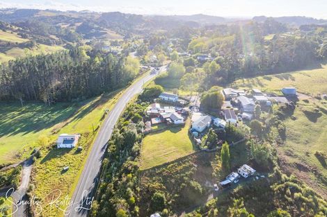 Photo of property in 10 Skelton Crescent, Paparoa, 0571