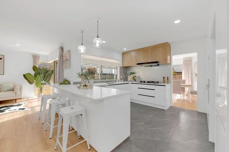 Photo of property in 5 Point View Link, East Tamaki Heights, Auckland, 2016