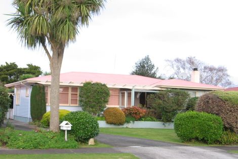 Photo of property in 5 Dorset Crescent, Hokowhitu, Palmerston North, 4410