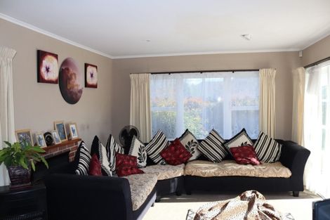 Photo of property in 8 Rollerson Street, Papakura, 2110