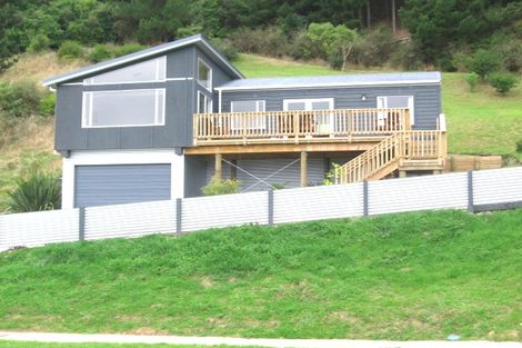 Photo of property in 15 Poneke Drive, Waikanae, 5036