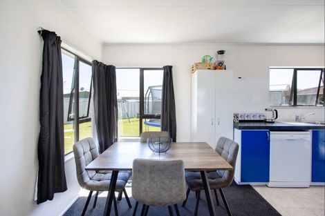 Photo of property in 10 Glamorgan Avenue, Tamatea, Napier, 4112