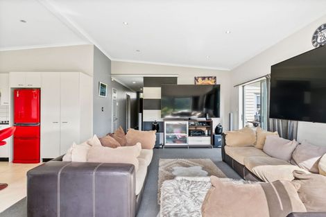 Photo of property in 22 Kokako Rise, Papakura, 2110