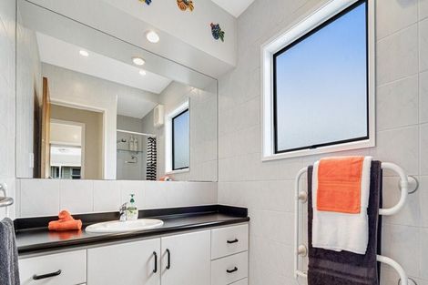 Photo of property in 65 Konini Road, Titirangi, Auckland, 0604