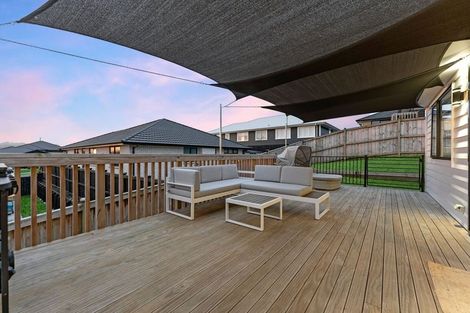 Photo of property in 32 Leathem Crescent, Pokeno, 2402