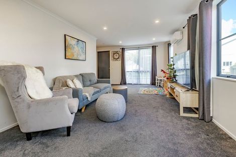 Photo of property in 65 Saddleback Crescent, Papakura, 2110