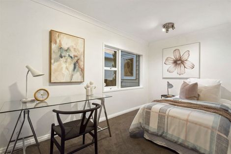 Photo of property in 1/14 Wernham Place, Northcote, Auckland, 0626