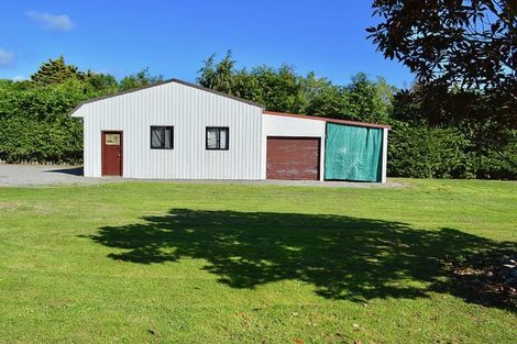 Photo of property in 909 State Highway 1, Te Horo, Otaki, 5581