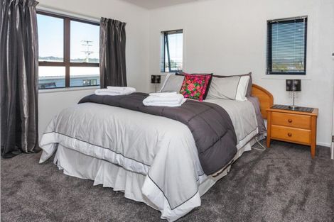 Photo of property in 100 Ocean Road, Whangamata, 3620