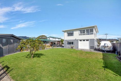 Photo of property in 18 Karaka Road, Kawakawa Bay, Papakura, 2585